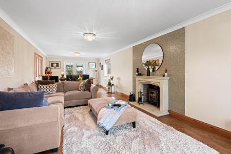 6 bedroom Detached house for sale in Cul De Sac, Stickford, PE22