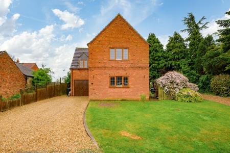 3 bedroom Detached house for sale in New End, Hemingby, LN9