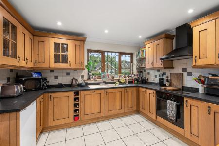 3 bedroom Detached house for sale in New End, Hemingby, LN9