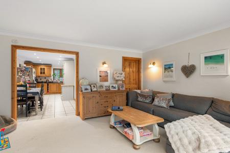 3 bedroom Detached house for sale in New End, Hemingby, LN9