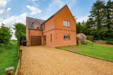 3 bedroom Detached house for sale in New End, Hemingby, LN9
