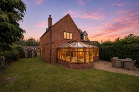 3 bedroom Detached house for sale in New End, Hemingby, LN9