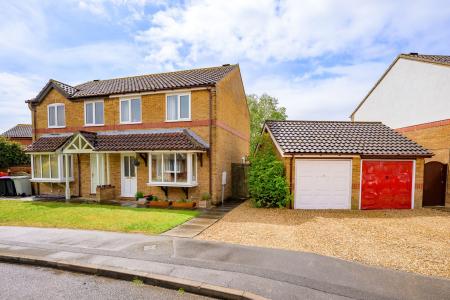 3 bedroom Semi-detached house for sale in College Park, Horncastle, LN9