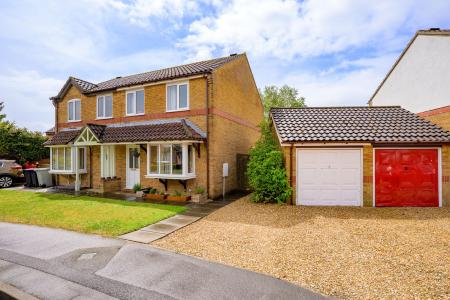 3 bedroom Semi-detached house for sale in College Park, Horncastle, LN9