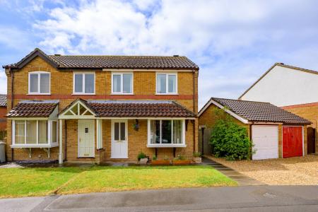 3 bedroom Semi-detached house for sale in College Park, Horncastle, LN9