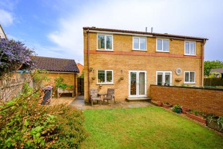 3 bedroom Semi-detached house for sale in College Park, Horncastle, LN9