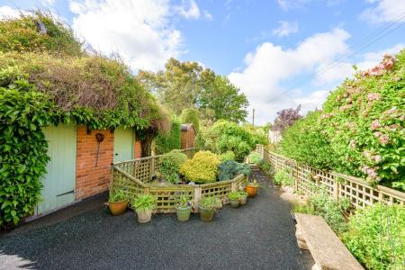 3 bedroom Semi-detached house for sale in Hundleby Road, Spilsby, PE23