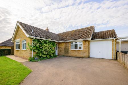3 bedroom Detached bungalow for sale in High Street, Hagworthingham, PE23