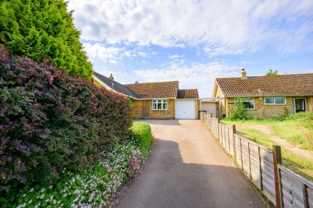 3 bedroom Detached bungalow for sale in High Street, Hagworthingham, PE23