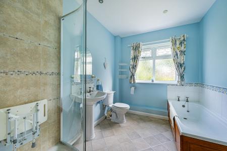 3 bedroom Detached bungalow for sale in High Street, Hagworthingham, PE23