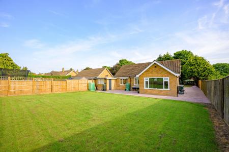 3 bedroom Detached bungalow for sale in High Street, Hagworthingham, PE23