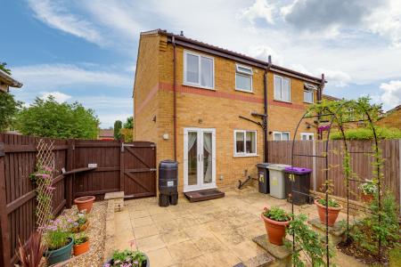 2 bedroom Semi-detached house for sale in College Close, Horncastle, LN9