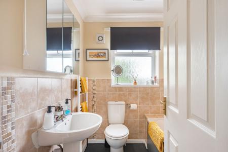 2 bedroom Semi-detached house for sale in College Close, Horncastle, LN9