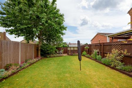 2 bedroom Semi-detached house for sale in College Close, Horncastle, LN9
