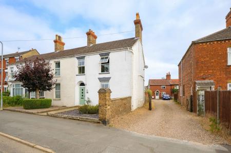 3 bedroom End of terrace house for sale in Main Road, Hundleby, PE23