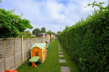 3 bedroom End of terrace house for sale in Main Road, Hundleby, PE23