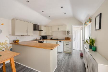 3 bedroom End of terrace house for sale in Main Road, Hundleby, PE23