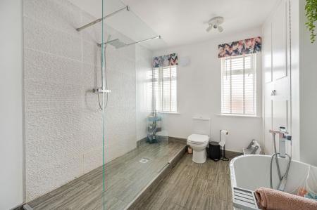 3 bedroom End of terrace house for sale in Main Road, Hundleby, PE23