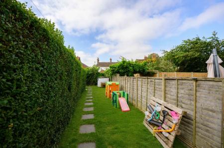 3 bedroom End of terrace house for sale in Main Road, Hundleby, PE23