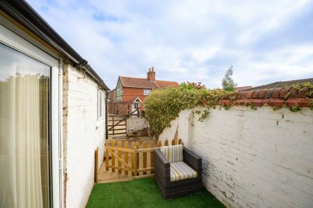 3 bedroom End of terrace house for sale in Main Road, Hundleby, PE23