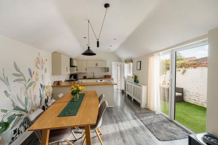 3 bedroom End of terrace house for sale in Main Road, Hundleby, PE23