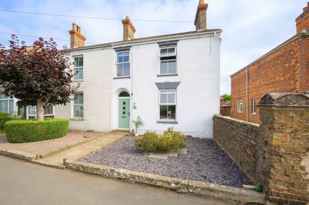 3 bedroom End of terrace house for sale in Main Road, Hundleby, PE23
