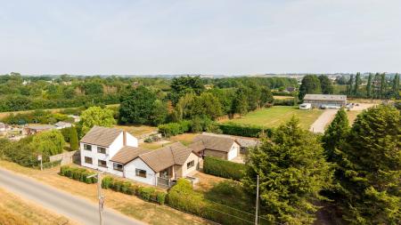 4 bedroom Detached house for sale in Fen Road, Stickford, PE22