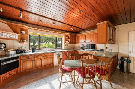 4 bedroom Detached house for sale in Fen Road, Stickford, PE22