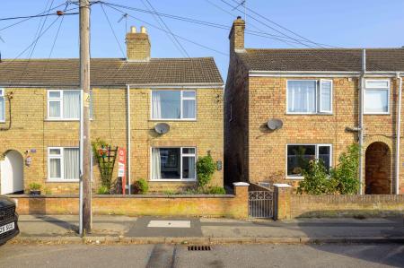 2 bedroom Terraced House for sale in Christopher Road, Alford, LN13