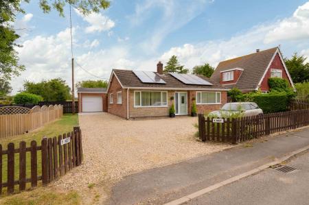 2 bedroom Detached bungalow for sale in Church Lane, Minting, LN9