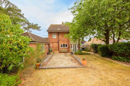 4 bedroom Detached house for sale in Boston Road, Horncastle, LN9