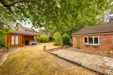 4 bedroom Detached house for sale in Boston Road, Horncastle, LN9