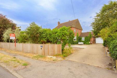 4 bedroom Detached house for sale in Boston Road, Horncastle, LN9