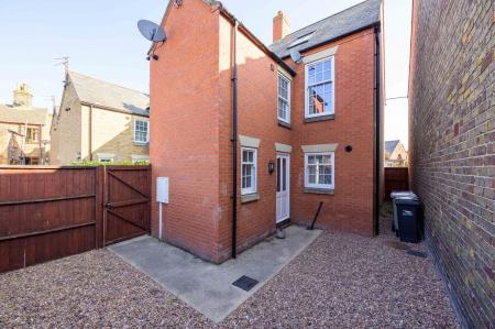 3 bedroom Detached house for sale in Hamilton Road, Alford, LN13