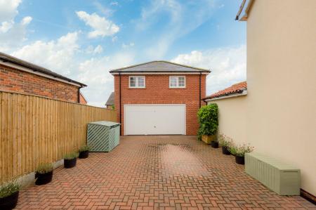4 bedroom Detached house for sale in Osborne Way, Horncastle, LN9