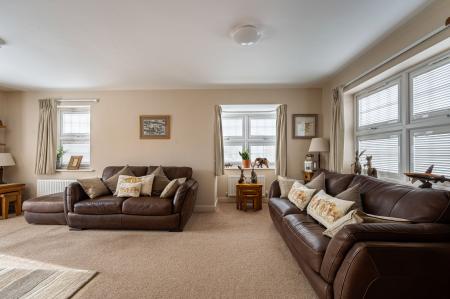 4 bedroom Detached house for sale in Osborne Way, Horncastle, LN9
