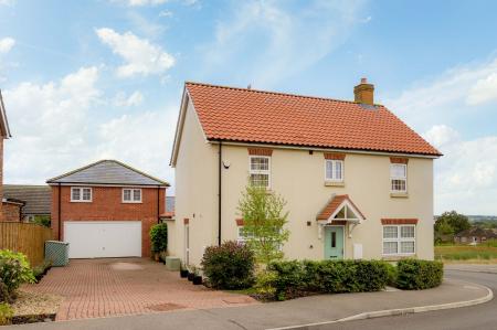 4 bedroom Detached house for sale in Osborne Way, Horncastle, LN9