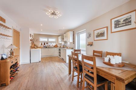 4 bedroom Detached house for sale in Osborne Way, Horncastle, LN9
