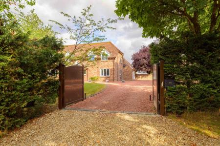 5 bedroom Detached house for sale in Thimbleby, Horncastle, LN9