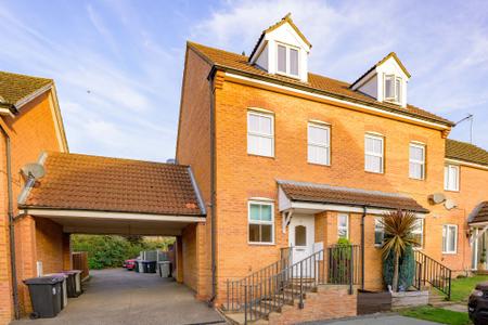 3 bedroom End of terrace house for sale in Spilsby Meadows, Spilsby, PE23
