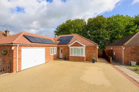 3 bedroom Detached bungalow for sale in Lunn Close, Horncastle, LN9
