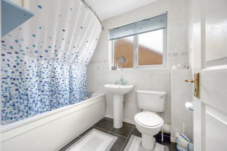 3 bedroom Semi-detached house for sale in Avocet Close, Essendine