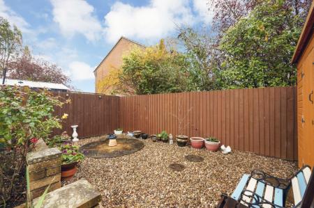 3 bedroom Semi-detached house for sale in Avocet Close, Essendine