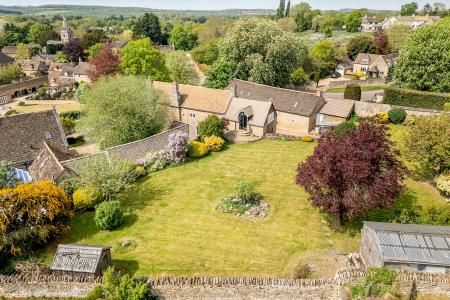 4 bedroom Detached house for sale in The Windmill, Duddington