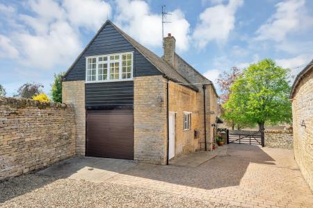 4 bedroom Detached house for sale in The Windmill, Duddington