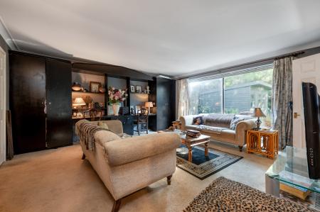 6 bedroom Detached house for sale in Manor Road, Sutton