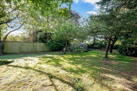 6 bedroom Detached house for sale in Manor Road, Sutton