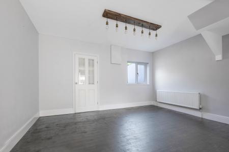 3 bedroom Terraced House for sale in Queens Walk, Stamford, PE9