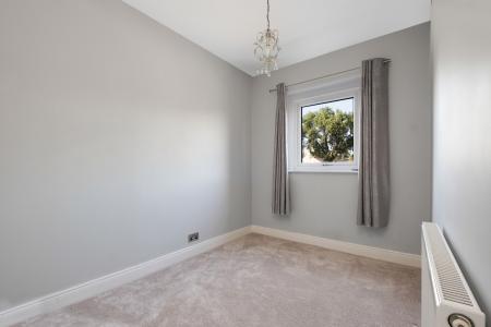 3 bedroom Terraced House for sale in Queens Walk, Stamford, PE9