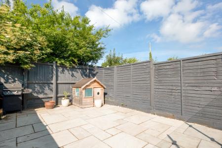 3 bedroom Terraced House for sale in Queens Walk, Stamford, PE9